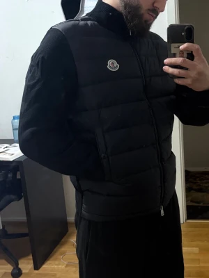 Moncler cardigan  - Perfekt för våren. För frågor skriv dm