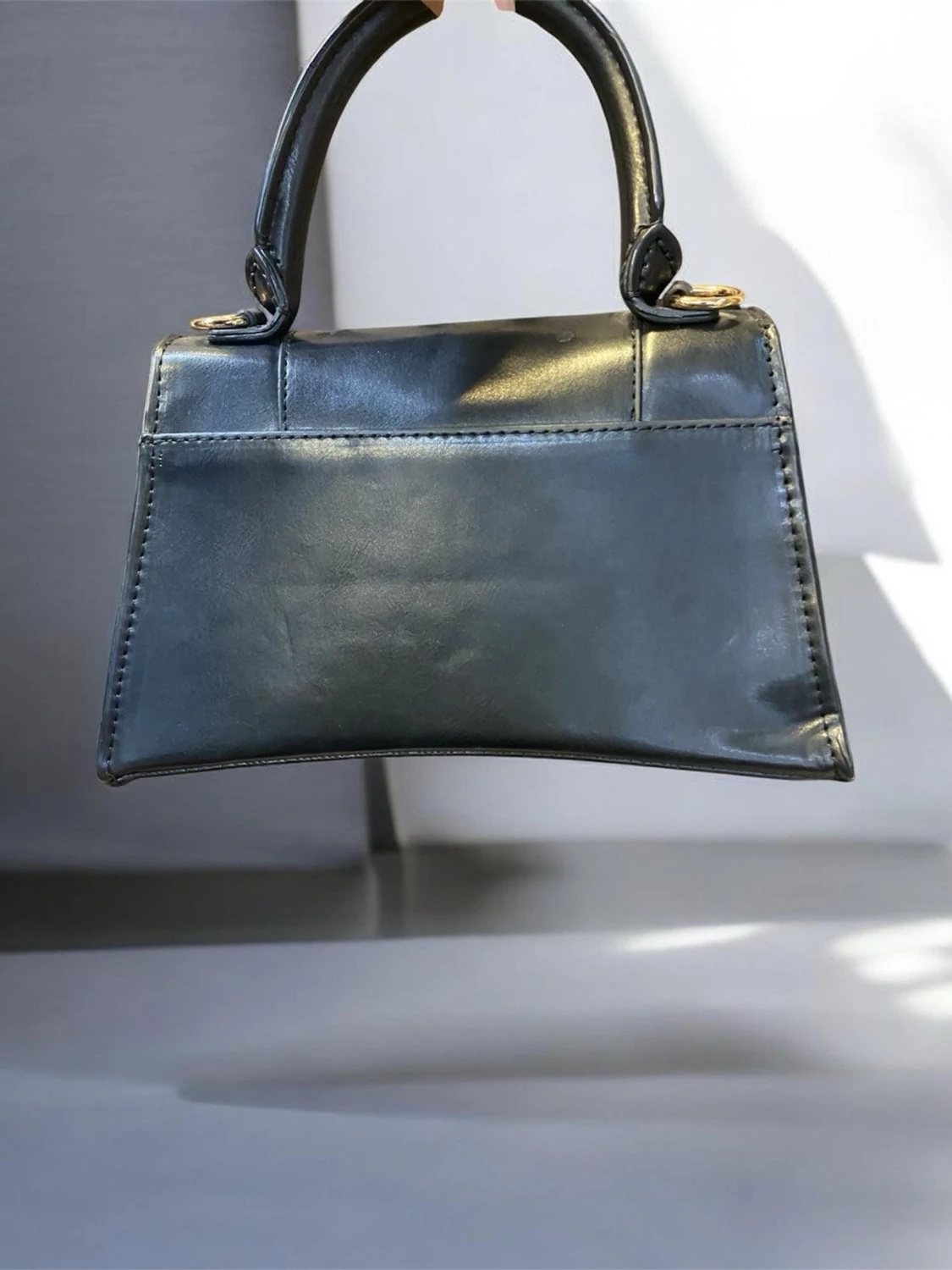 Svart  handväska i läder - 1