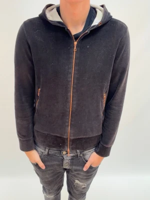 Limitato hoodie  - Säljer nu denna riktigt goa limitato hoodien snörerna har jag tyvär tappat bort 