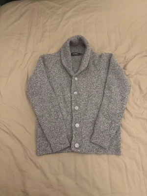 Cardigan herr - Cardigan herr - storlek s passar xs - skick 8/10 - fler frågor? Kontakta mig