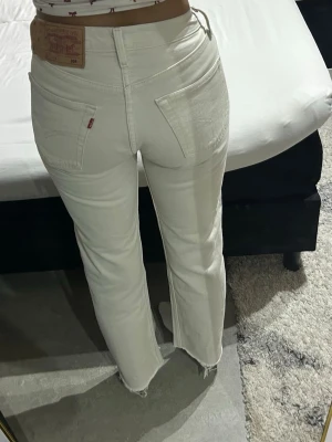 Levis jeans  - Beiga Levis jeans 501, storlek 27/32. Midwaist 
