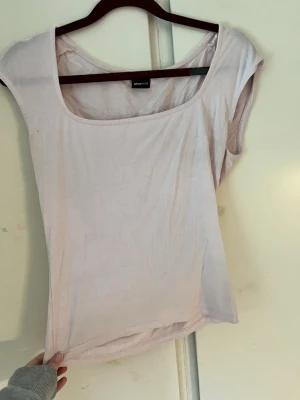 Rosa topp - En söt rosa topp från Gina tricot i fint skick men använder knappt den. 