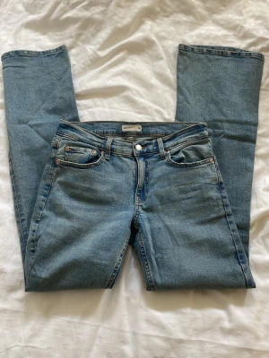 Bootcut jeans  - Bootcut jeans från Gina! Låg midjade! Storlek 38, säljer för dom är för stora!🥰