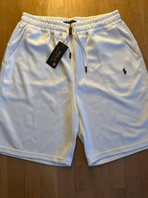 Ralph lauren - Vita feta ralph lauren shorts, perfekt inför sommaren nu 