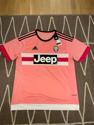 Vintage Dybala Juventus tröja - En ny vintage Dybala Juventus tröja. För mer frågor kom privat