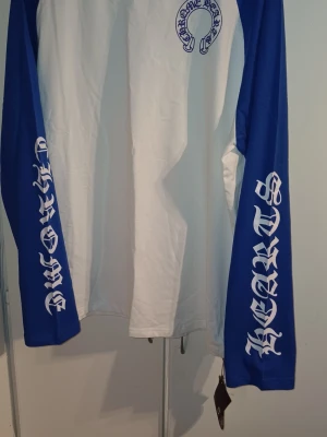 Chrome Hearts x Comme des Garçons långärmad t-shirt - Säljer den pågrund av att den är för stor och beställde i fel storlek. den är i storlek XL.
