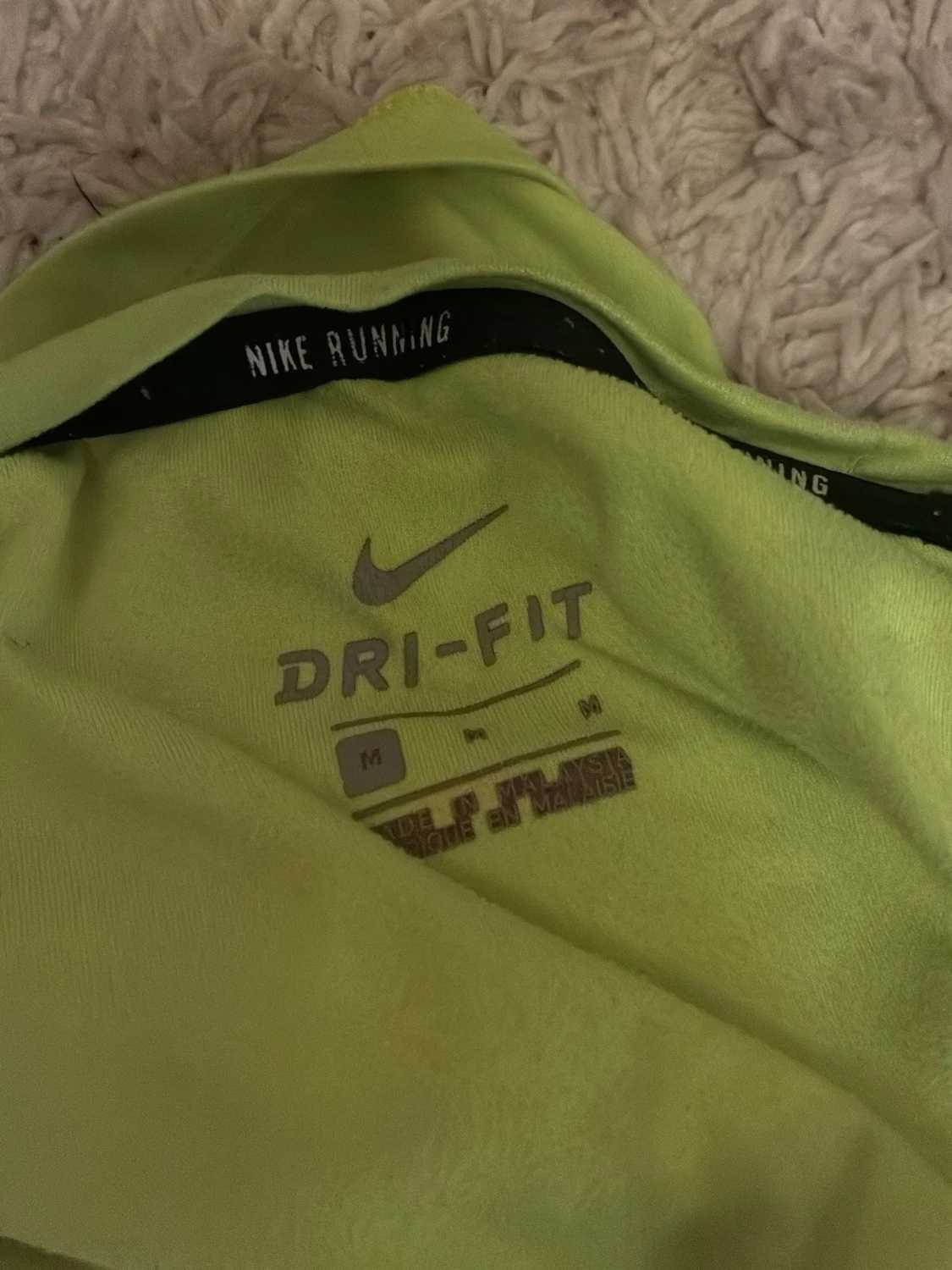 Nike Dri-Fit limegrön t-shirt - 1