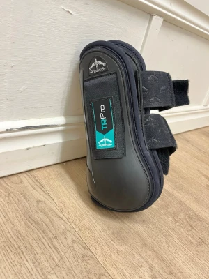 Veredus TR PRO - Helt nya Veredus benskydd i modellen TR pro storlek M! Endast testade, så nyskick! 