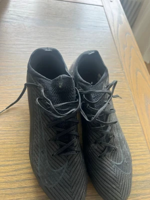 Svarta Nike Mercurial fotbollsskor - Inte så använda, storlek 44,5, pris kan diskuteras. Elite, kan leta fram box och kvitto. 
