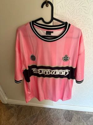 Rosa oversized tröja  - Snygg rosa oversized hiphop/street tröja i storlek M.