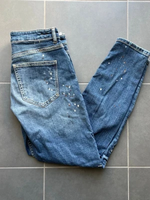 Zara jeans - Tja, säljer dessa Zara jeans i storlek 38. De är endast testade en gång. Hör av er vid frågor. 