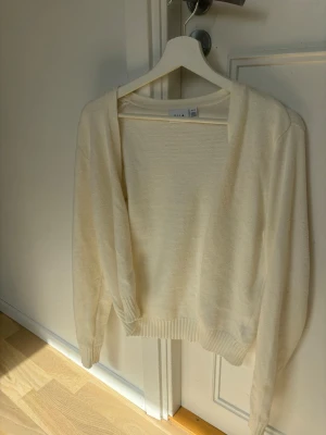 Kofta - Jätte fin o skön kofta, mjukt material. Typ oanvänd. 