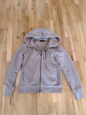 Sail racing hoodie  - Beige sail racing hoodie i unik färg 