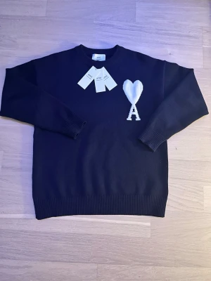 Ami Paris tröja S  - Helt ny ami Paris I storlek S hör av er om ni är intresserade 😁