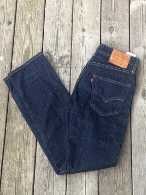 Levi’s 502 - Säljer ett par riktigt snygga Levi’s 502. Storleken på jeansen är W28, L32. Passar XS/S/M. Perfekta till vardagslooken och passar till det mesta. Säljs för 149kr pga att jag inte får användning av dem och nypris är 700-1000kr!☺️