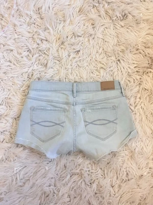 Lowrise jeansshorts  - Midja ca 37 plus stretxh