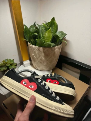 Converse X Cdg - Bra skick på pjucksen skriv vid frågor! Pris kan diskuteras!