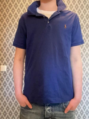 Ralph Lauren pike  - Skick: 9/10 | Storlek: M | Pris: 599 | Finns inga defekter! | Modellen på bilden är 170, 60kg | Hör av er vid frågor! 🙌