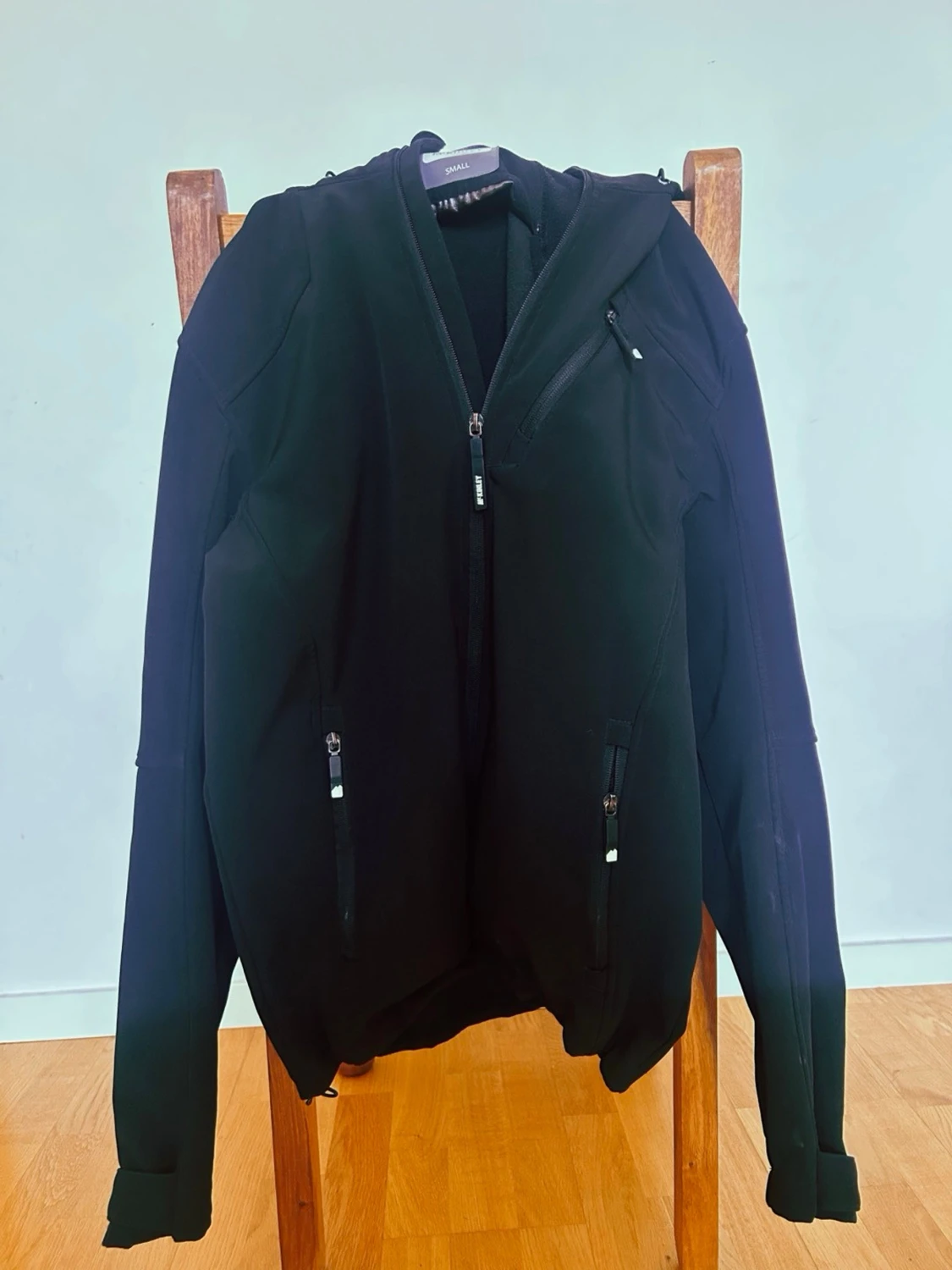 Svart softshelljacka från McKinley