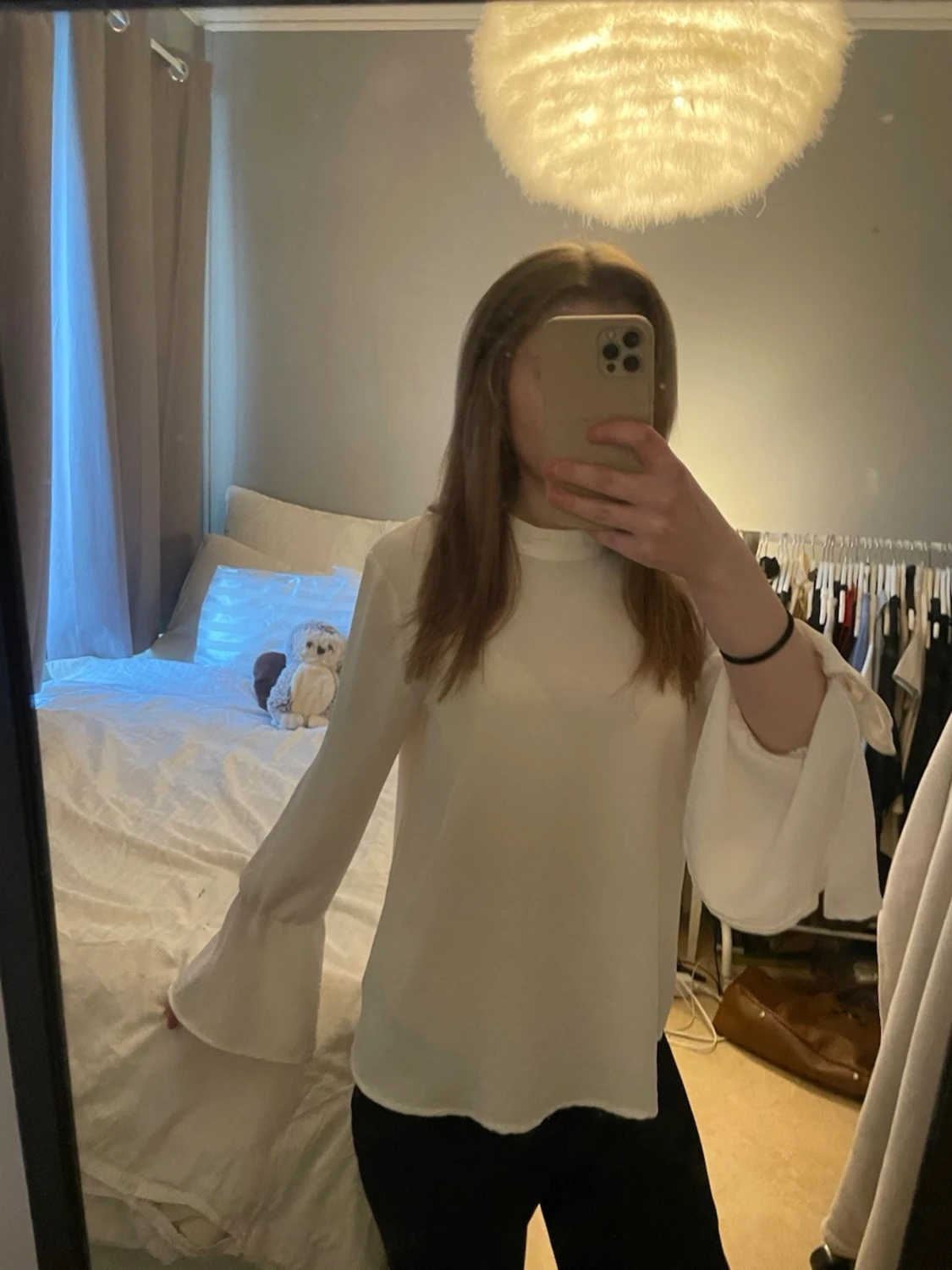 Vit blus med vida ärmar - 1