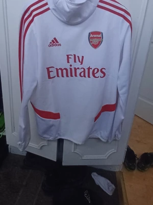 Arsenal tröja - En fin arsenal träningströja, storlek 13 - 14 år. 