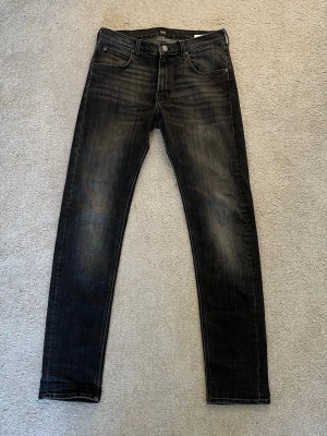 Lee jeans - Lee jeans med en väldigt snygg tvätt. Storlek W31 L34. En lite smalare passform