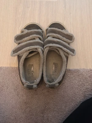 Inuikii sneakers  - Så snygga, nedgångna och avskavda i hälen men inget som syns när de är på