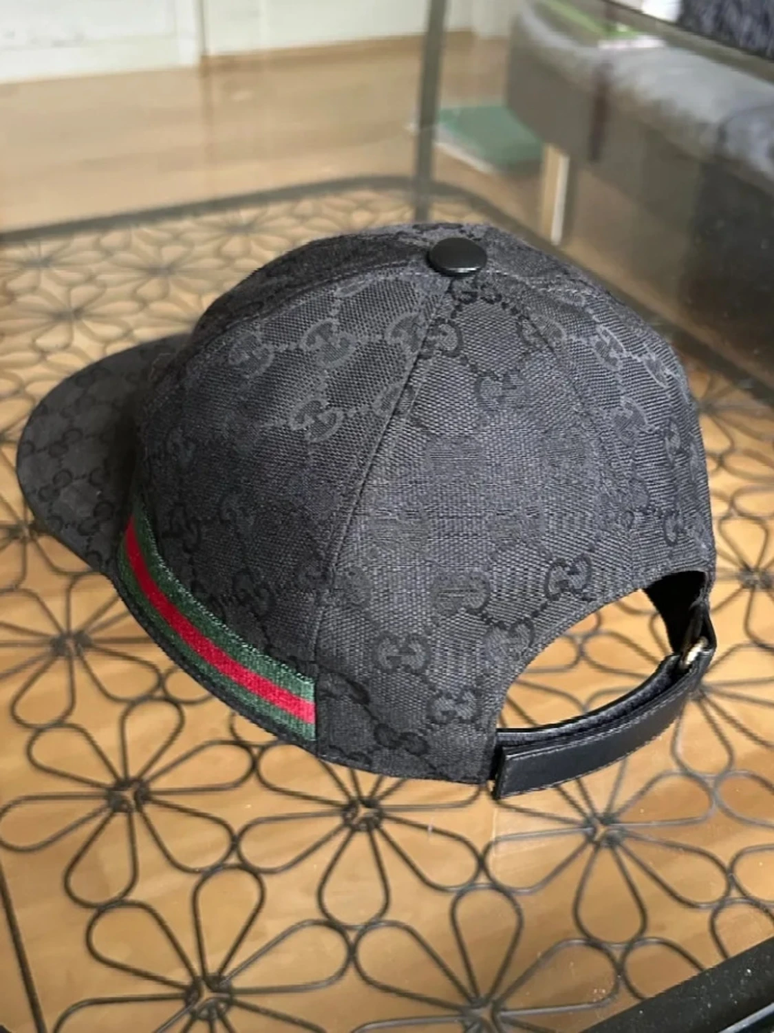 Svart keps från Gucci med GG-mönster - 2