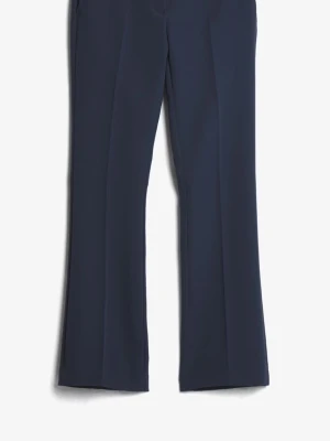 Marinblå kostymbyxor bootcut - Snygga marinblåa kostymbyxor med bootcut passform och pressveck. Har aldrig använt prislappen är också kvar 