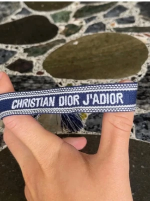 Dior armband - Säljer mitt dior armband i bra skick utan några defekter. Hör av dig vid frågor och funderingar