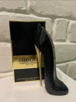 Good Girl Supreme parfym från Carolina Herrera - Helt ny Good Girl Perfym , Det innehåller 80Ml