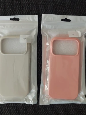 2 st silikon skal till iPhone 17 pro - 2 st Mobilskal i silikon för iPhone 17 Pro.   Ett skal är antique vit och ett rosa.  