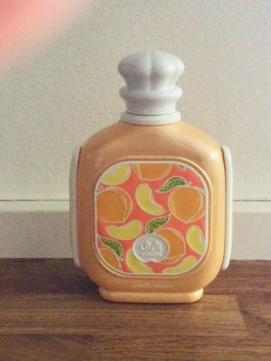 Peach please parfym  - Gourmandig persikodoft från Zimaya. Använd endast två gånger 