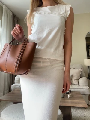 Supergullig blus med volangärm - Supergullig blus från Scotch&Soda🤍Aldrig använd så i väldig bra skick! Storlek 16 år men passar mig som har S vanligtvis!