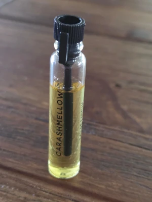 ESSNCE Carashmellow tester - ESSNCE Carashmellow 2 ml. Testad. Luktar kanelbulle 😋