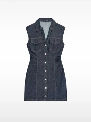 Jeansklänning Zara - Såfin jeansklänning från Zara, aldrig använt, lappen kvar🤍Har ingen bild med klänning på, då den inte passar🤍