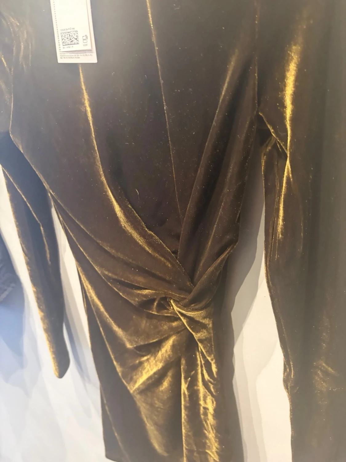 Olivgrön sammetsklänning från H&M - 2