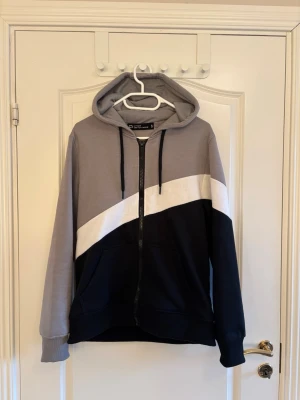Kofta/Hoodie - Mängdrabatt finns! Ju fler plagg du köper, desto bättre pris kan jag ge