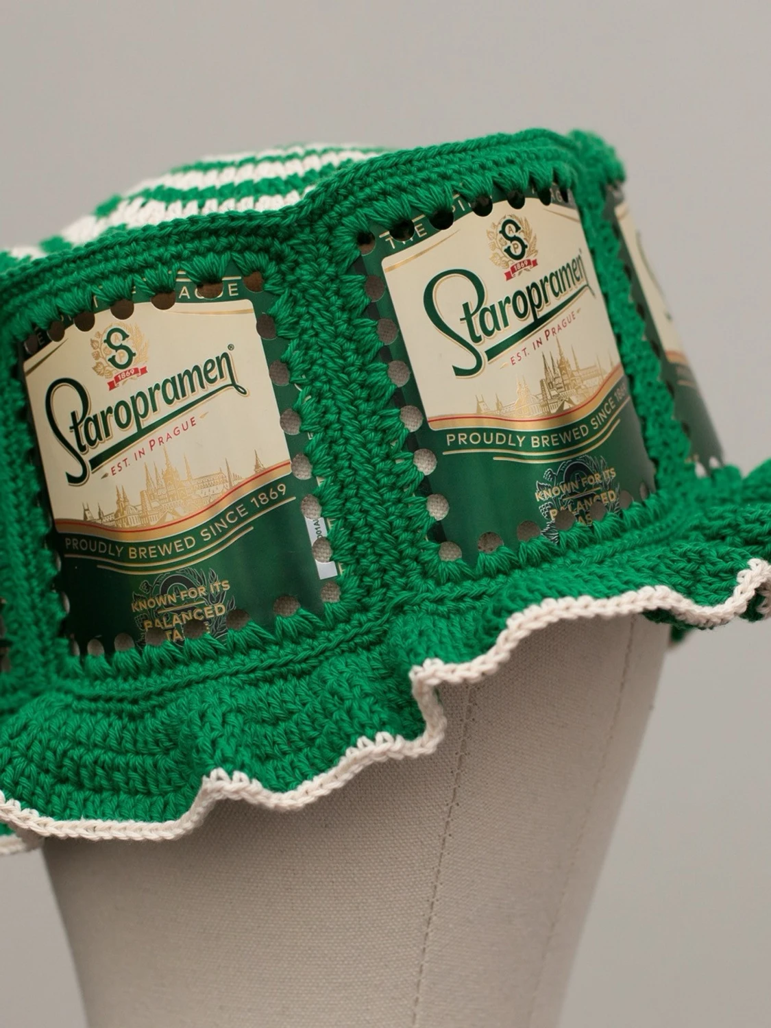 Virkad ölhatt Staropramen - 1