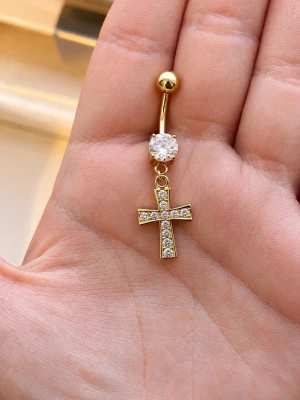 NY Oanvänd - Navelpiercing  - 🔥 ERBJUDANDE: Få 30% rabatt när du köper 2 valfria piercingar! 🔥  Passa på att fynda och uppdatera din smyckessamling 💖 Skicka ett meddelande vid intresse eller frågor!