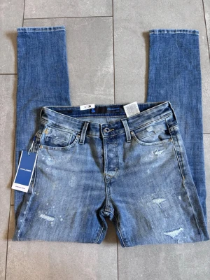 Jack & jones jeans - Slitna Jack & jones jeans - W29 L32 - Slim glenn - Skick 10/10 - hör av dig vid minsta fundering 
