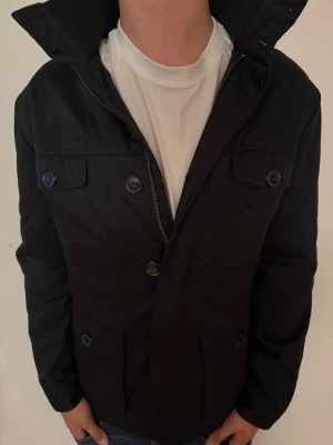 BZR field jacket - Säljer en field jacket från BZR i storlek M/L. Modellen är ca 187cm. Hör av er vid funderingar!