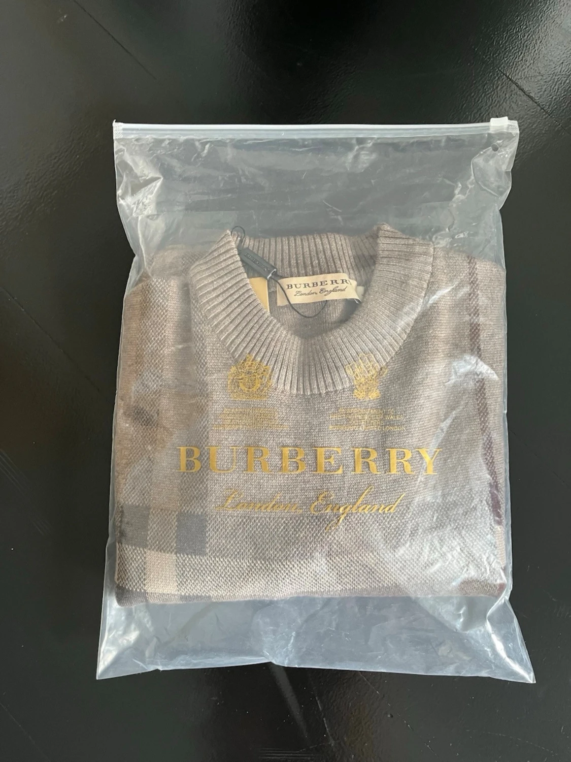 Beige stickad tröja från Burberry