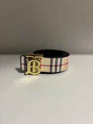 Burberry bälte  - helt ny, tryggt och säkert fraktat. några dagar Delay på frakt inläming 