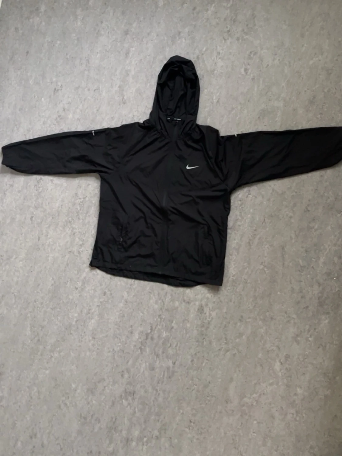 Svart Nike vindjacka med huva - 2