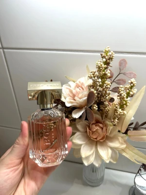 Hugo Boss The Scent parfym - Elegant parfym från Hugo Boss, The Scent, 30 ml. Doften passar tyvärr inte mig så knappt använd.