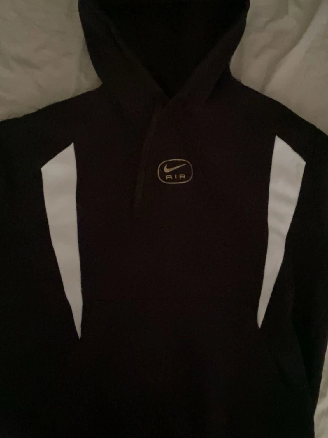 Svart Nike Air hoodie med vita detaljer