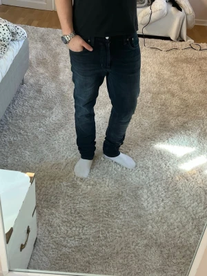 Nudie jeans Lean Dean - Nudie Jeans | skick 9/10 | Storlek 32/32 | Pris - 649kr | Modellen är ca 180cm lång | Hör av dig vid minsta fråga eller fundering!!