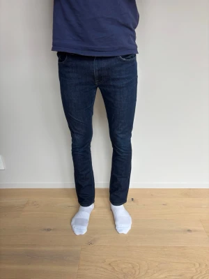 Nudie jeans herr - Ett par riktigt snygga Nudie jeans. Dom är riktigt sköna och passar en bra. Kan sänka priset om det är en snabb och smidig affär!