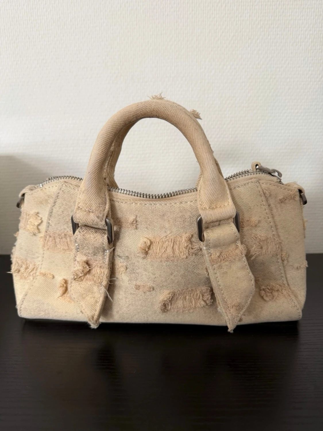 Beige distressed handväska - 1